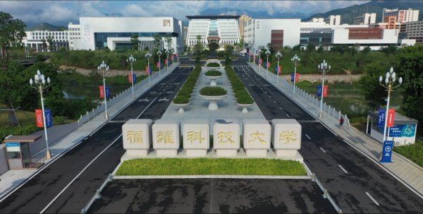 祥盛期权 福耀科技大学新生中女生6人男生44人, 1名新生配4名导师, 宿舍50平米两人间带密码锁